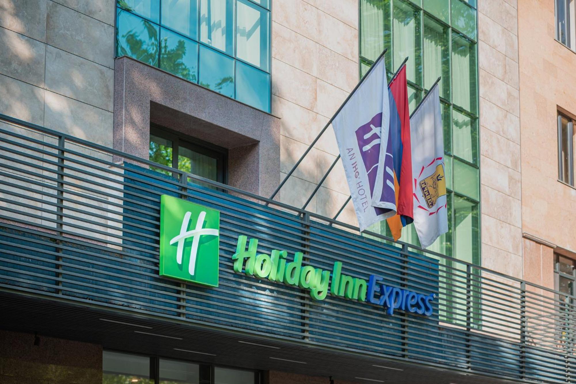 Holiday Inn Express - Yerevan By Ihg Exterior photo