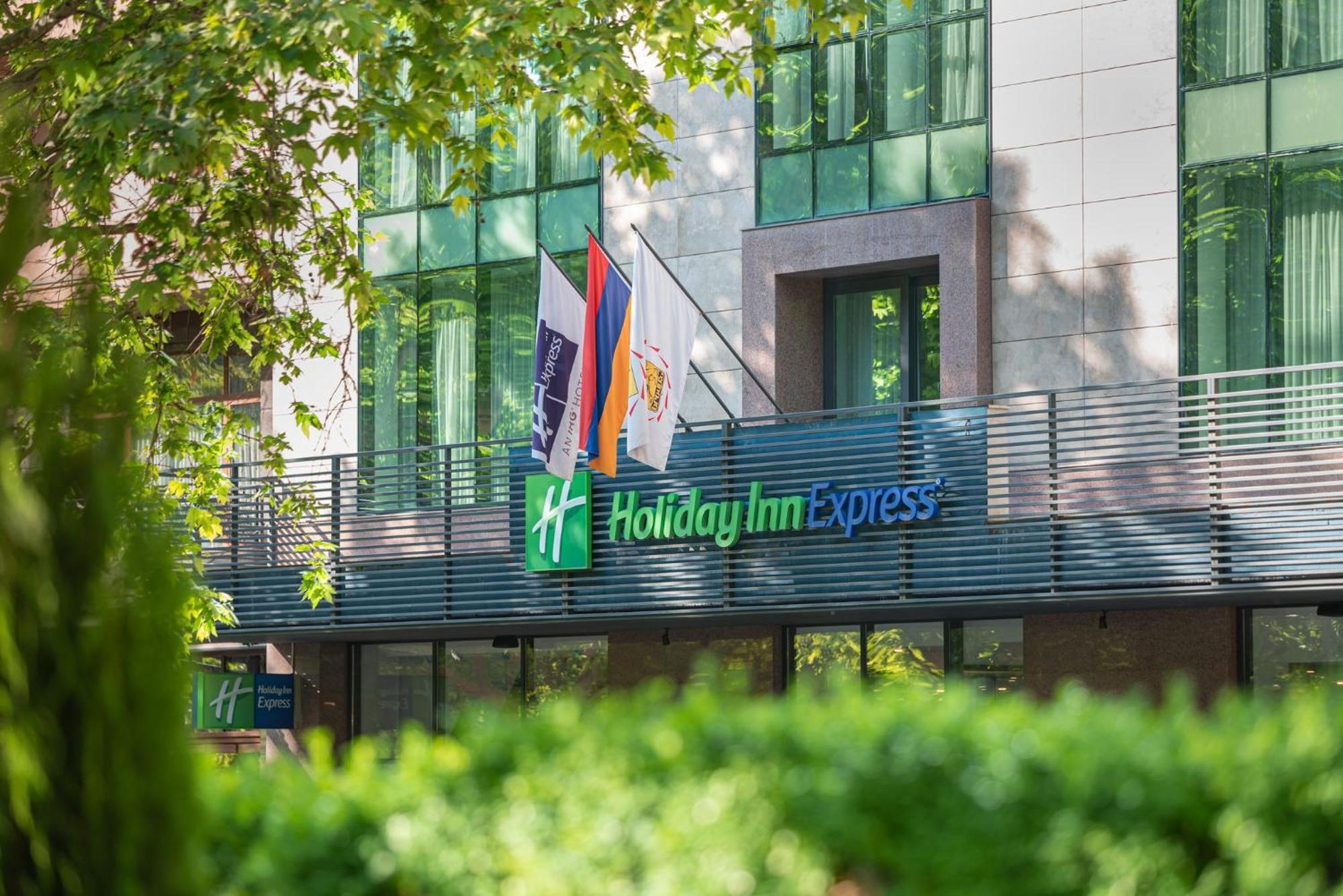 Holiday Inn Express - Yerevan By Ihg Exterior photo