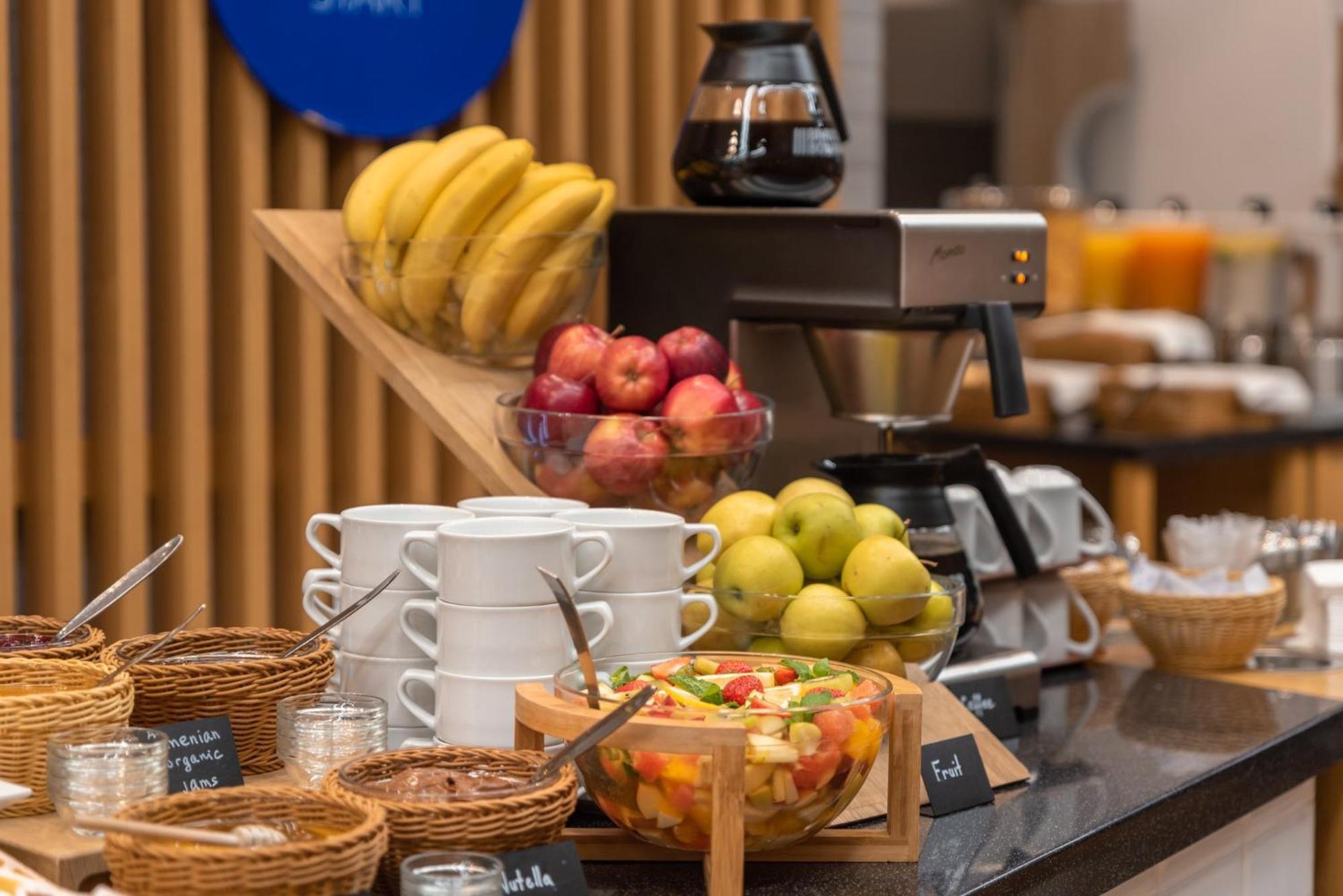Holiday Inn Express - Yerevan By Ihg Exterior photo