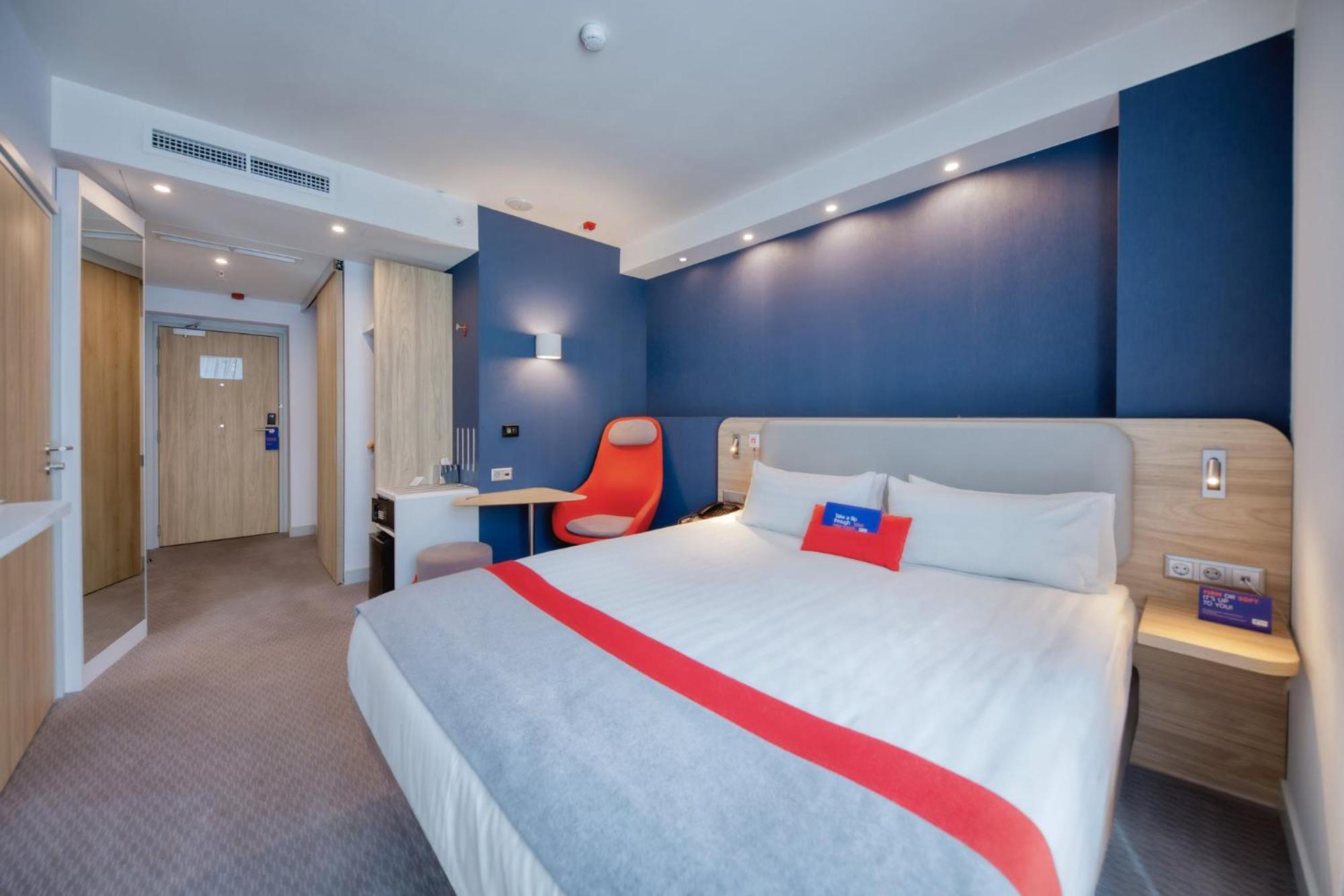 Holiday Inn Express - Yerevan By Ihg Exterior photo