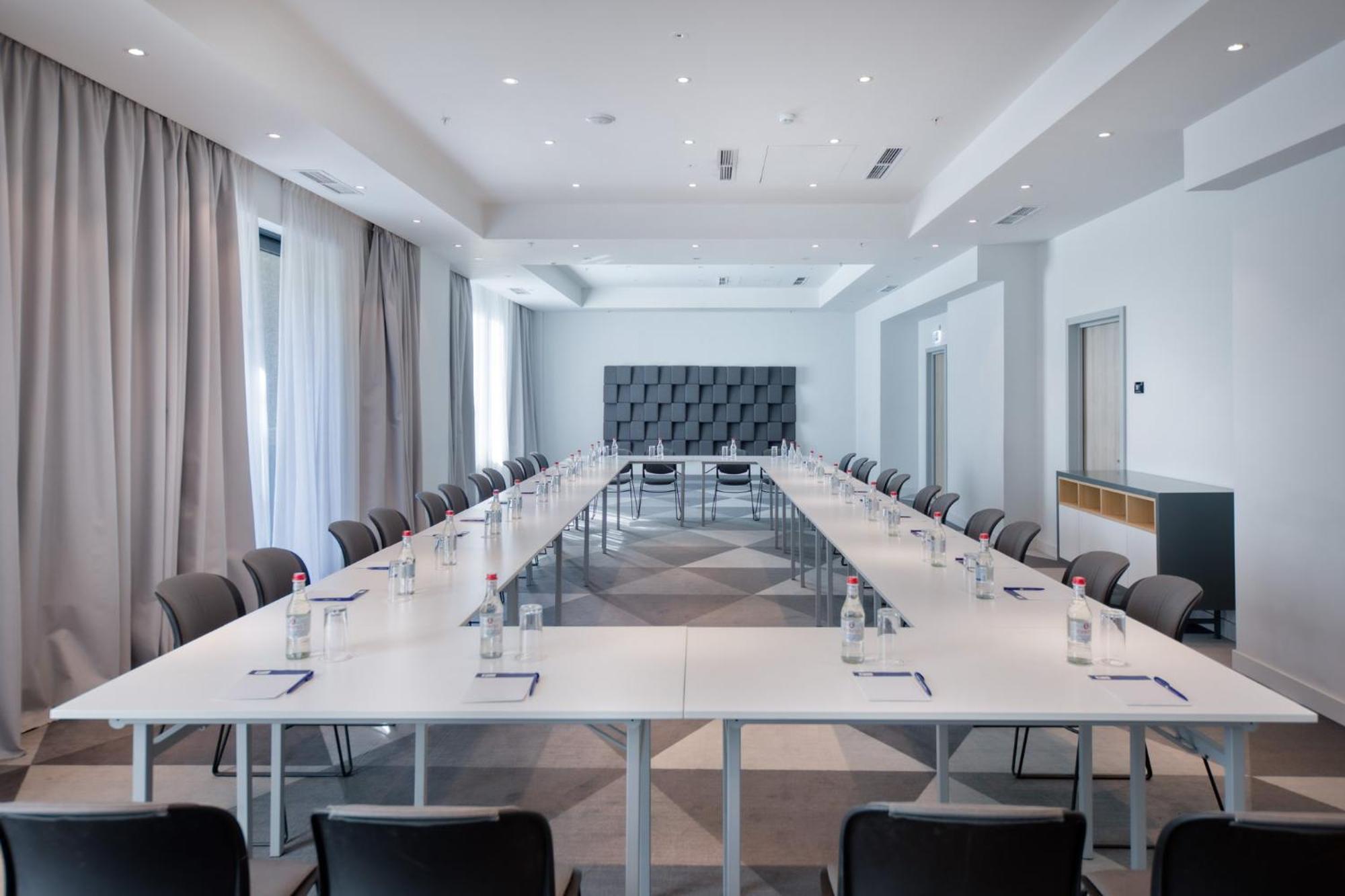 Holiday Inn Express - Yerevan By Ihg Exterior photo