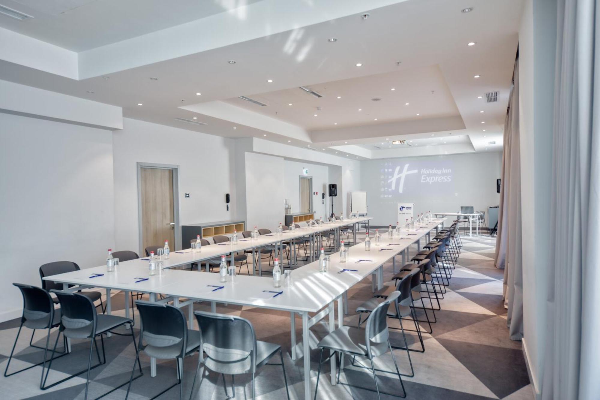 Holiday Inn Express - Yerevan By Ihg Exterior photo