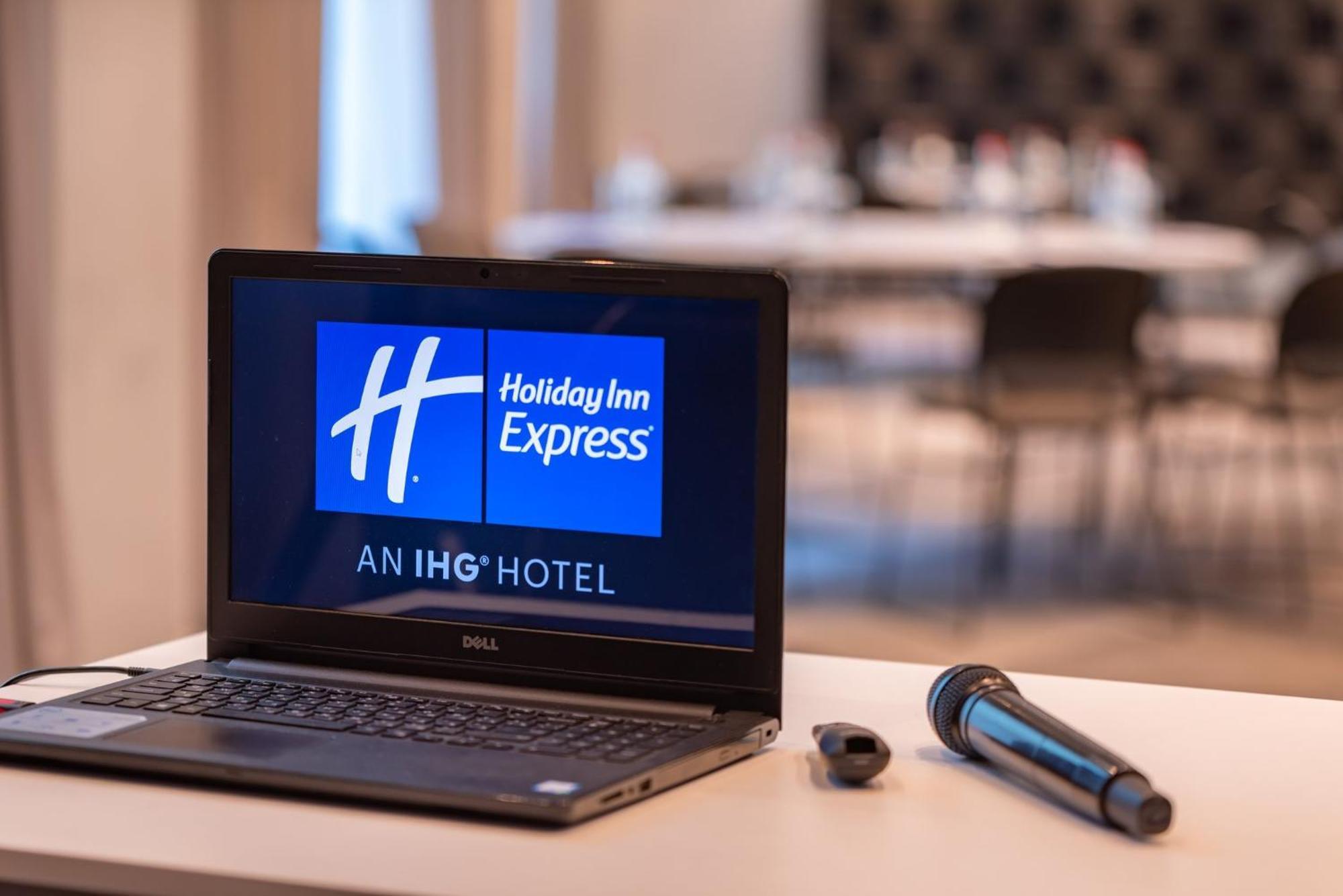 Holiday Inn Express - Yerevan By Ihg Exterior photo